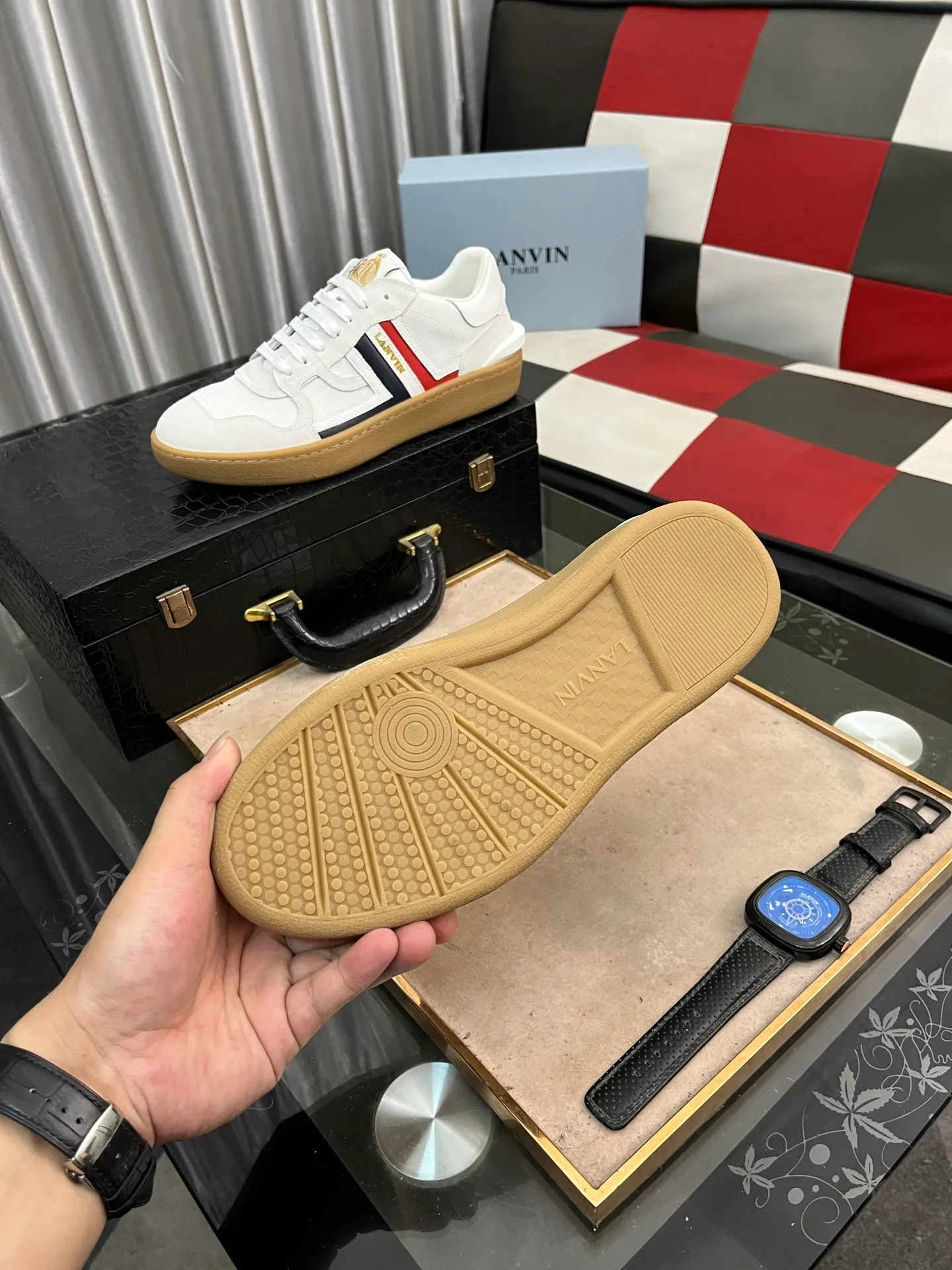 Men's men's shoes 💰540⌚️⌚️❗️Lanvin# Lanvin spring and summer series new colors latest lace up fashion casual forrest shoes running shoes ~ bumpr high quality couple series‼ ️ The latest trendy products of the season 🌈Many bloggers have started buying original models and custom-made them. The uppers are made of nubuck leather. They are very versatile, fashionable and casual, and are comfortable on the feet. Recommended for personal use! The original molded rubber backing with clear logo is wear-resistant. Standard code for couples: female code 35~40, male code 38-45